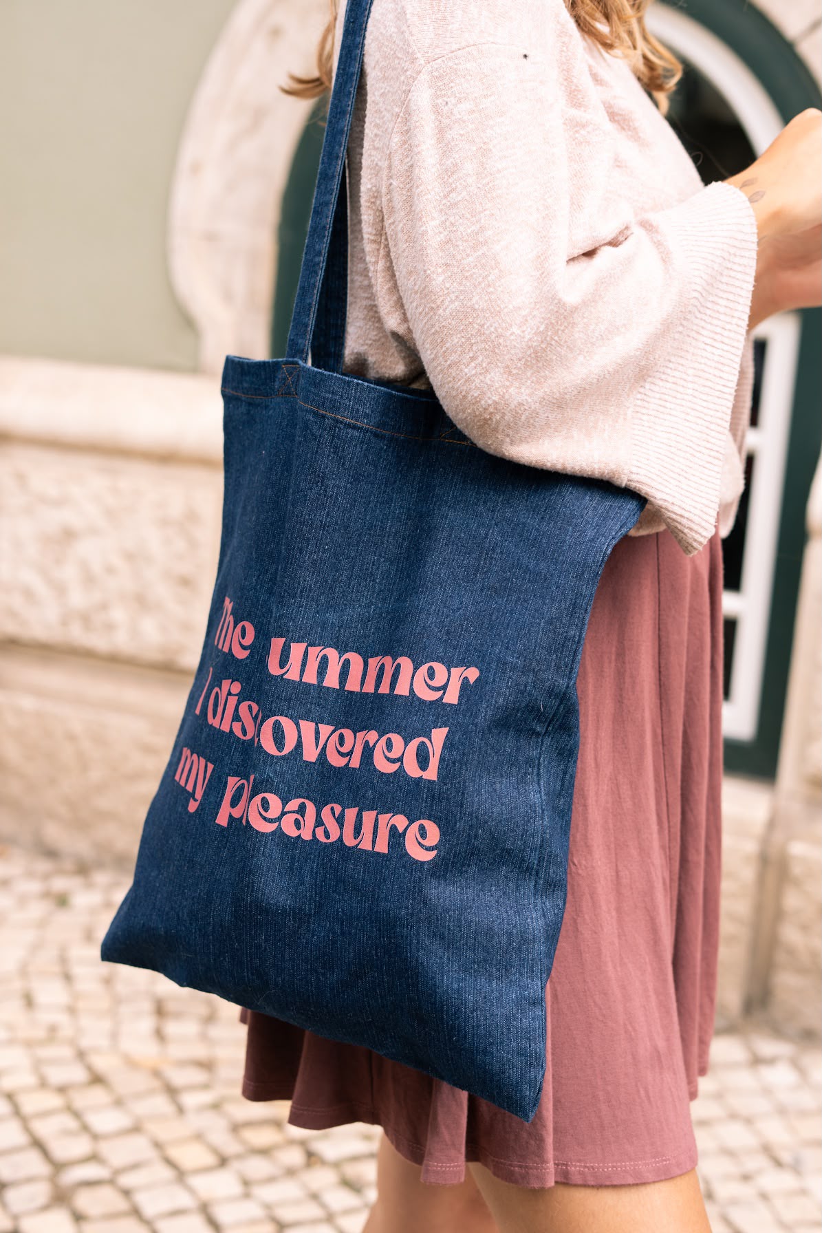 Tote bag de ganga com a frase 'The summer I discovered my pleasure'