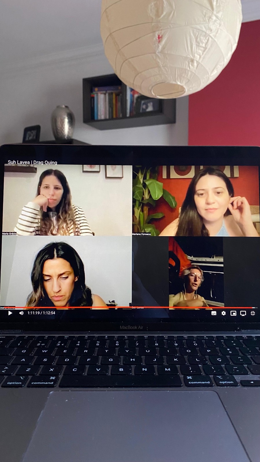 Portátil com uma sessão online gravada