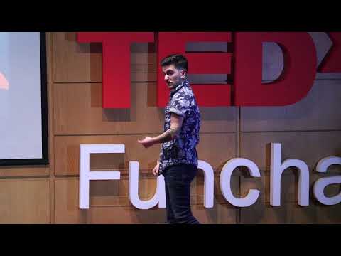 Isaac dos Santos a dar uma palestra TEDx